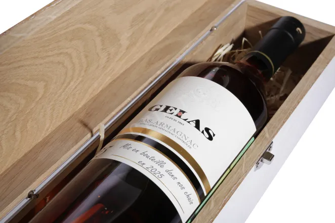 В подарочной коробке Gelas 1975 0.7 л