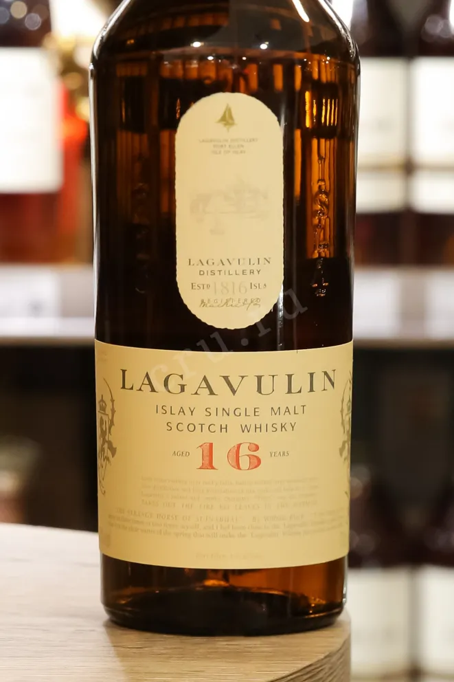 В магазине Крю Профи Lagavulin 16 years with gift box 0.7 л