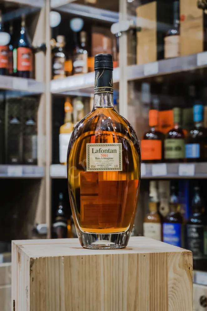 В магазине Крю Профи Lafontan 2001 0.7 л