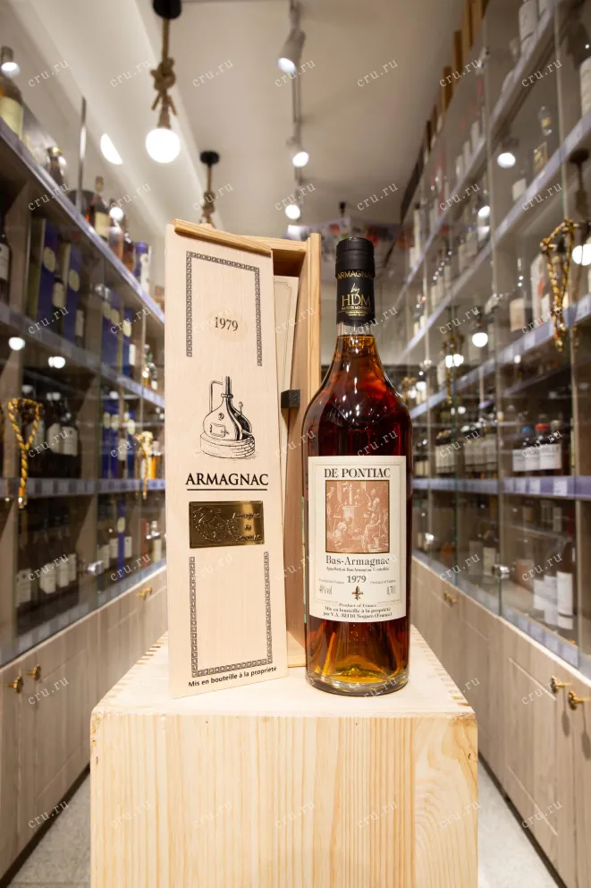 В магазине Крю Профи Bas-Armagnac De Pontiac wooden box 1979 0.7 л