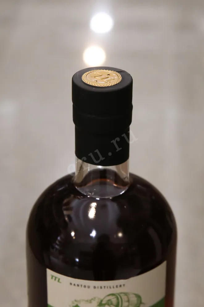 Пробка Omar Cask Strength Single Malt Virgin Oak Cask in gift box 0.7 л