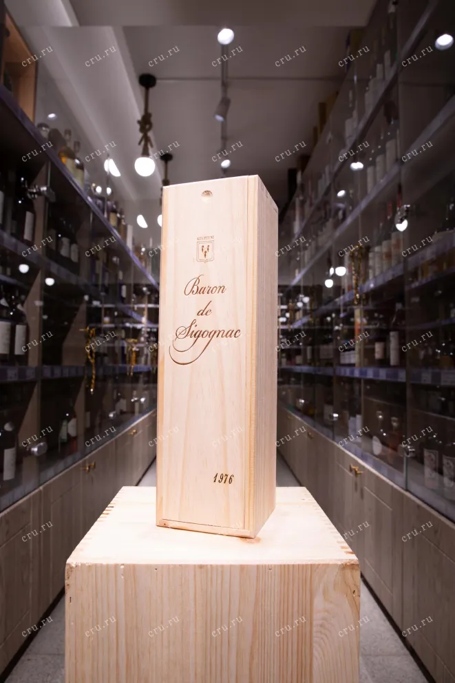 В магазине Крю Профи Baron de Sigognac wooden box 1976 0.7 л