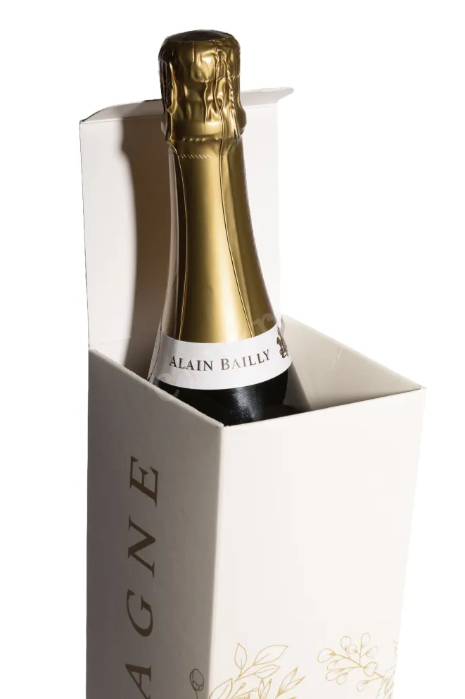 В подарочной коробке Alain Bailly Cuvee Petronille in gift box 2021 0.75 л