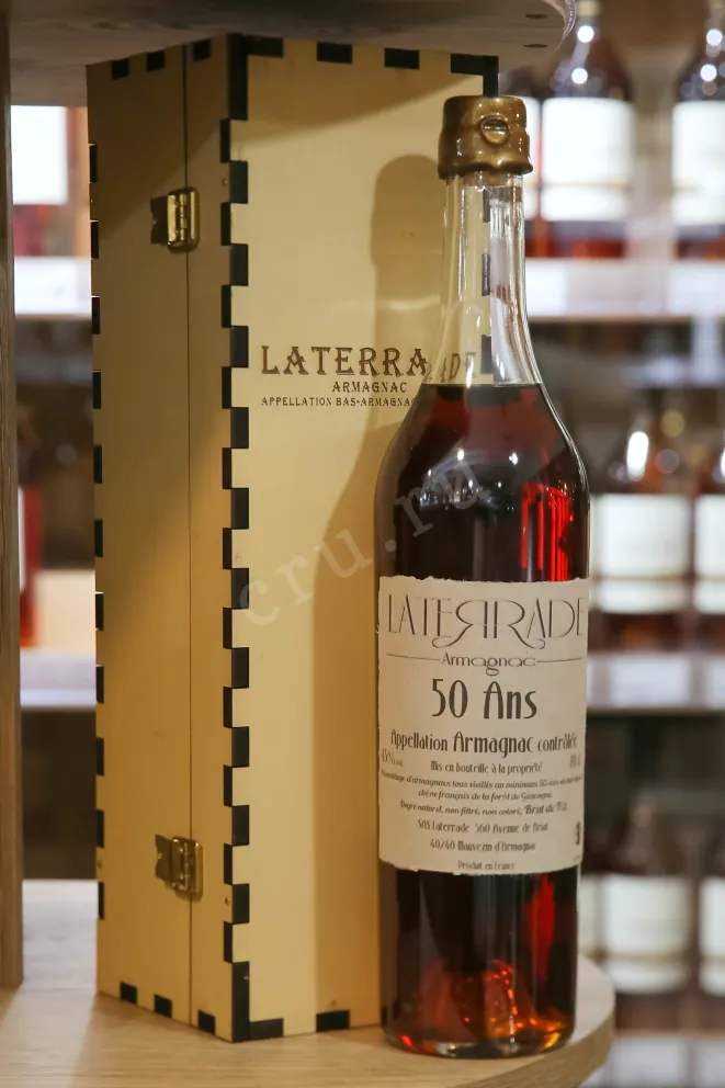 В магазине Крю Профи Laterrade 50 ans in wooden box 0.7 л