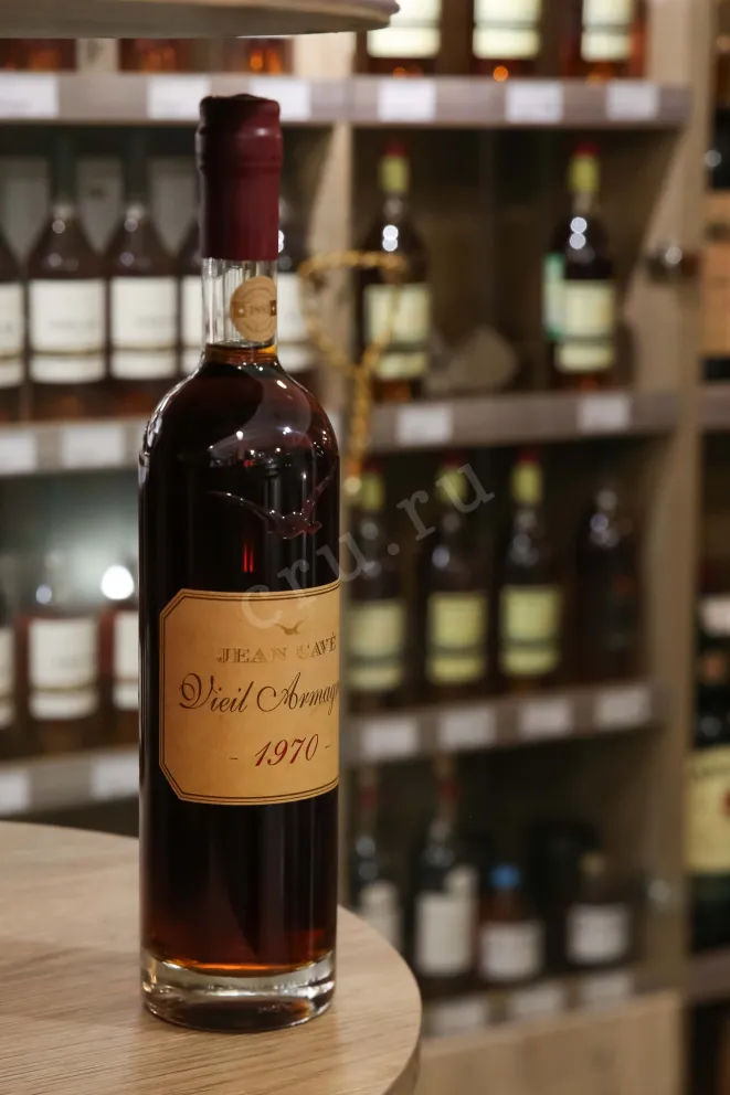 В магазине Крю Профи Jean Cave Vieil in gift box 1970 0.7 л