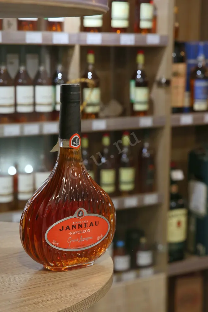 В магазине Крю Профи Janneau Napoleon 0.7 л