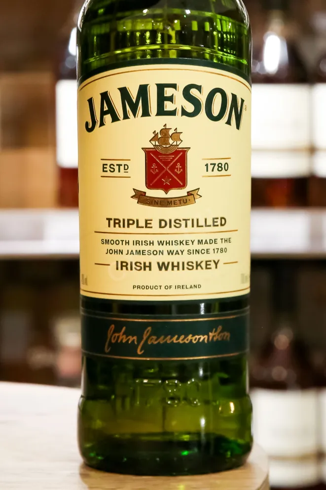 В магазине Крю Профи Jameson 0.7 л
