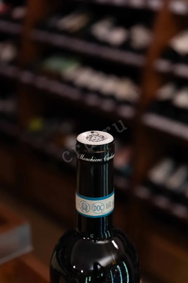 Пробка Monchiero Carbone Regret Langhe Nebbiolo 2021 0.75 л