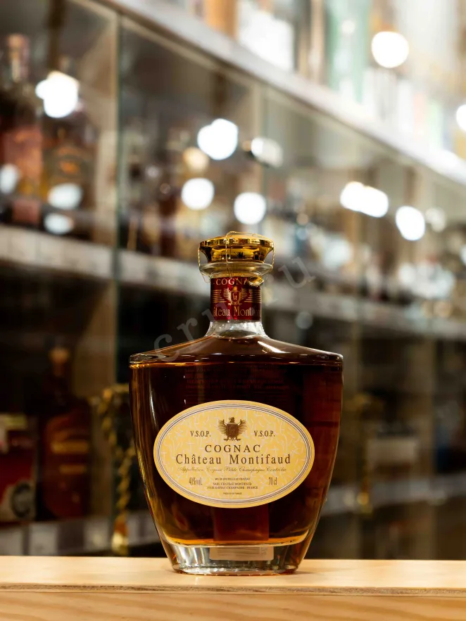 В магазине Крю Профи Chateau de Montifaud Petite Champagne VSOP in gift box 0.7 л