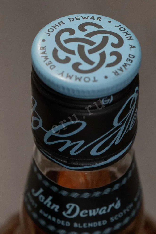 Пробка Dewar's Caribbean Smooth 8 Years Old with gift box 0.7 л