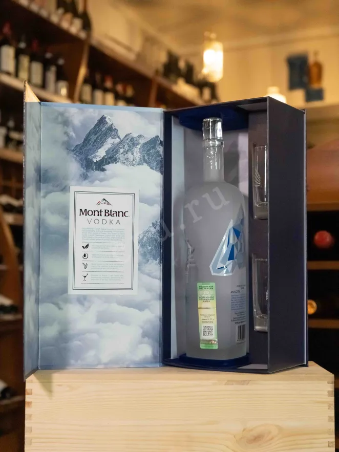 В магазине Крю Профи Mont Blanc gift box with 2 shots 1 л