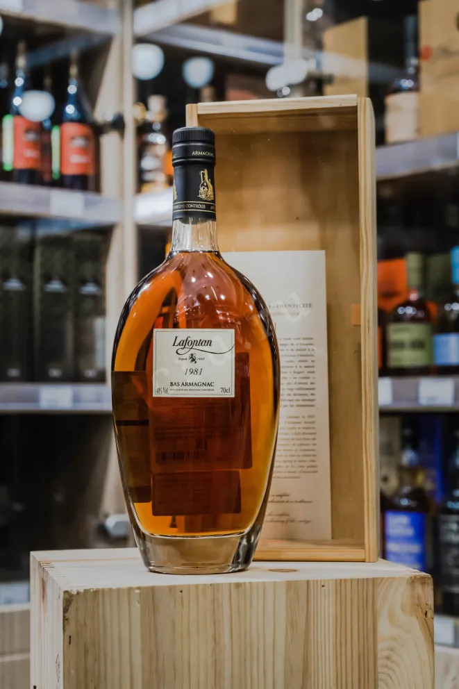 В магазине Крю Профи Lafontan 1981 0.7 л