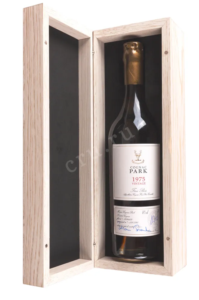 В деревянной коробке Park Vintage Fins Bois in wooden box 1975 0.7 л