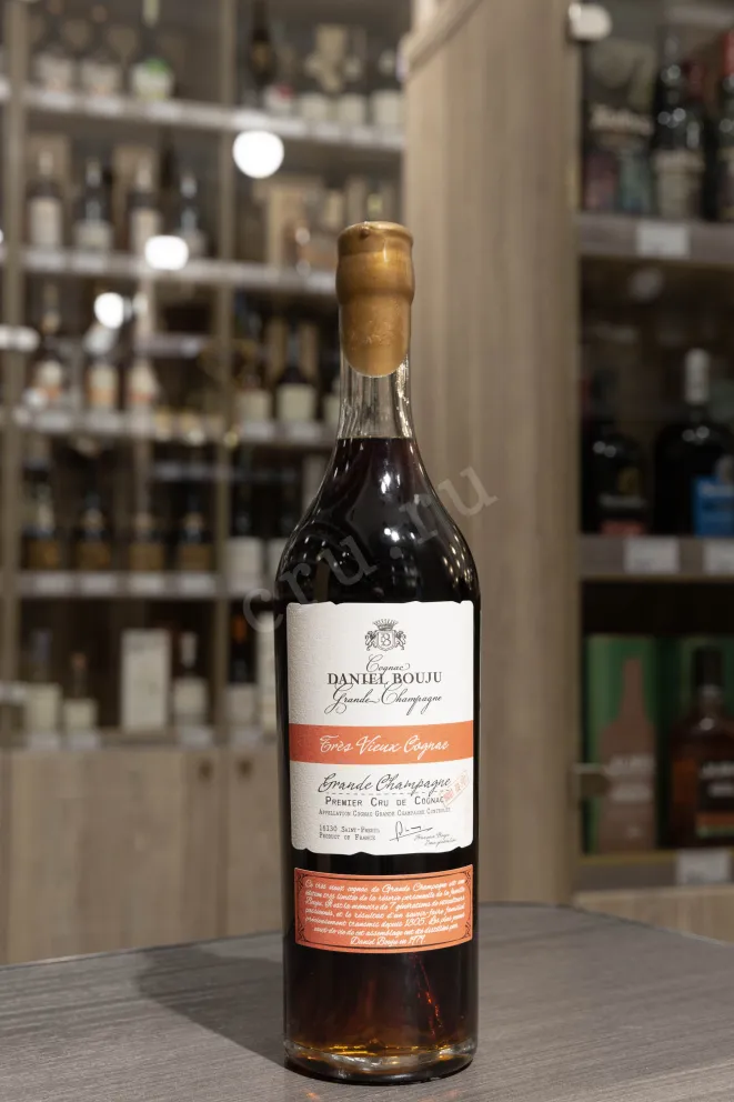 В магазине Крю Профи Brut de Fut Grande Champagne Daniel Bouju wooden box 1980 0.7 л