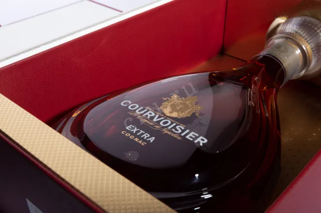 В подарочной коробке Courvoisier Extra in gift box 2012 0.7 л