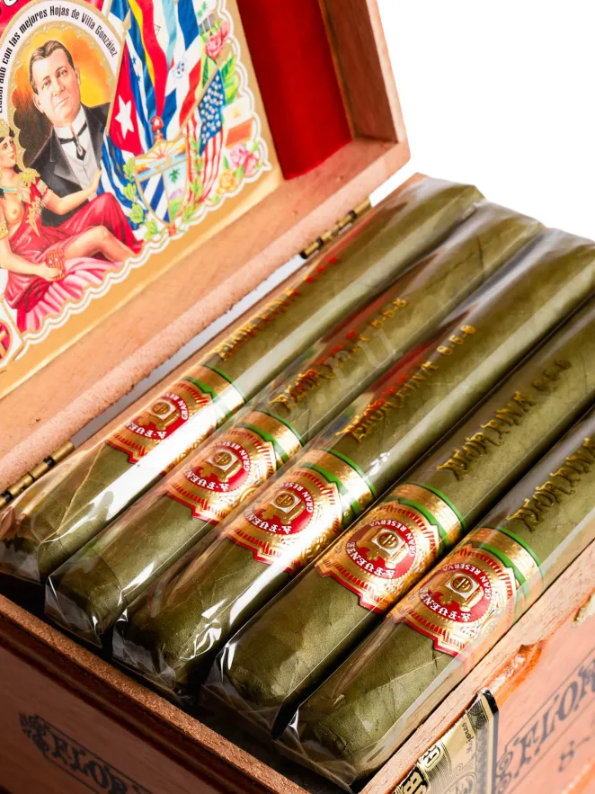 Коробка с сигарами Arturo Fuente Flor Fina 8-5-8 Claro
