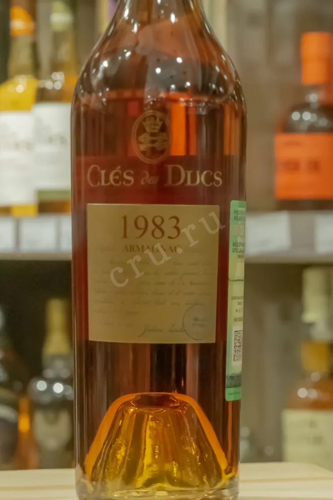 В магазине Крю Профи Cles des Ducs Millesime gift box 1983 0.7 л