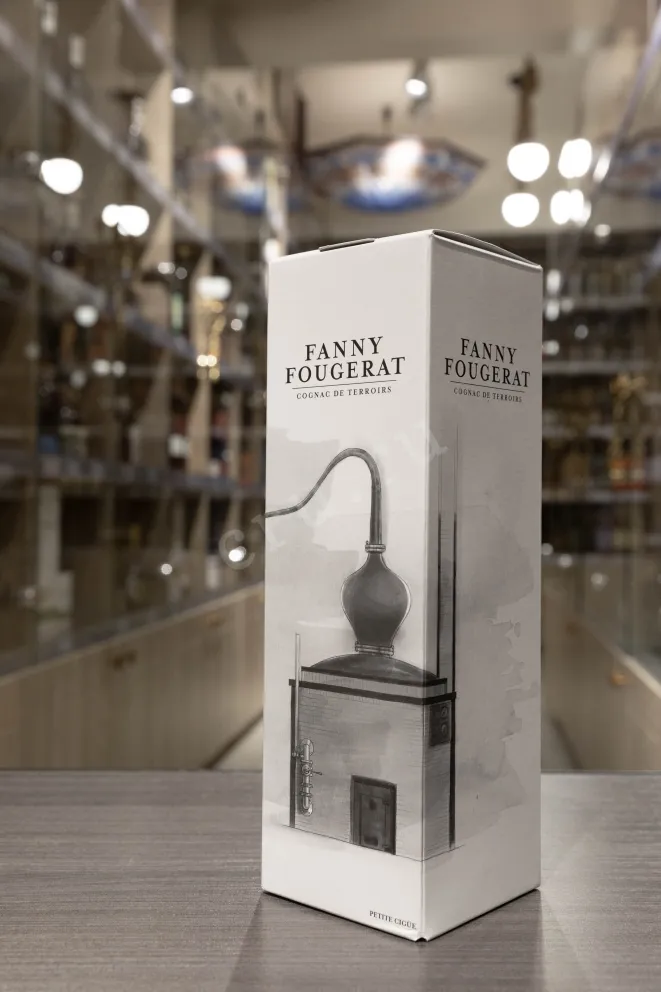 В магазине Крю Профи Fanny Fougerat Iris Poivre XO Borderies in gift box 0.7 л