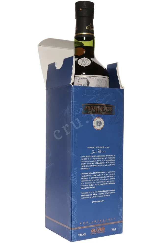 В подарочной коробке Oliver Presidente Marti 19 years gift box 0.7 л