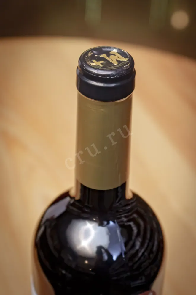 Пробка Mucho Mas de Felix Solis Red Semi-dry 2025 0.75 л