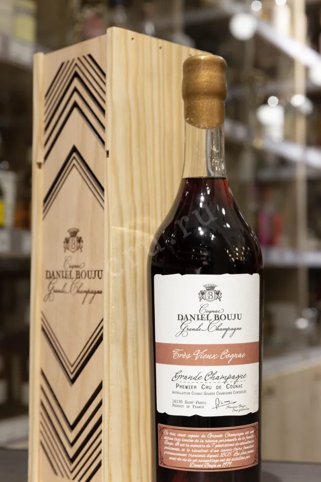 В магазине Крю Профи Daniel Bouju Tres Vieux in wooden box 0.7 л