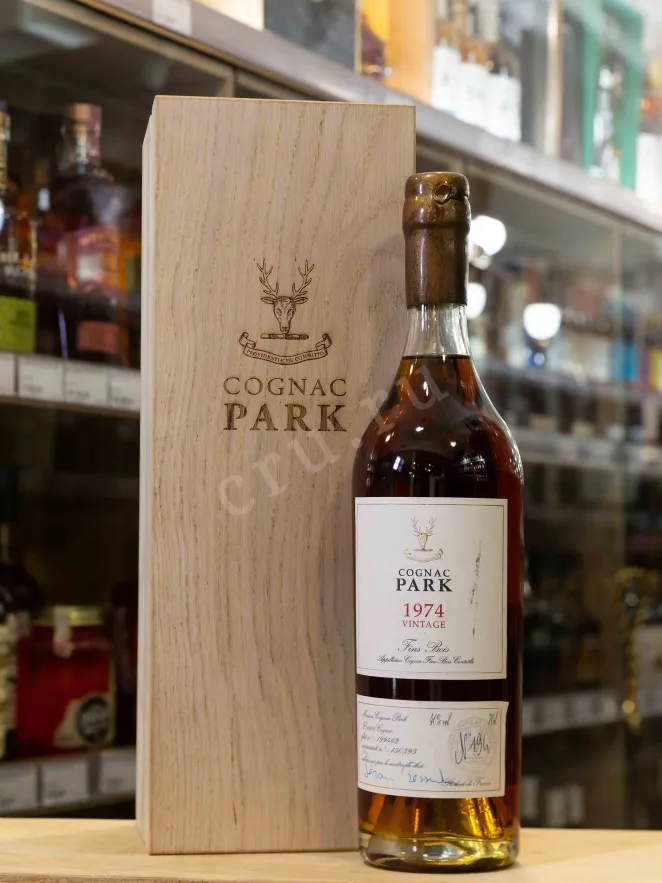 В магазине Крю Профи Park  Fins Bois Vintage in wooden box 1974 0.7 л