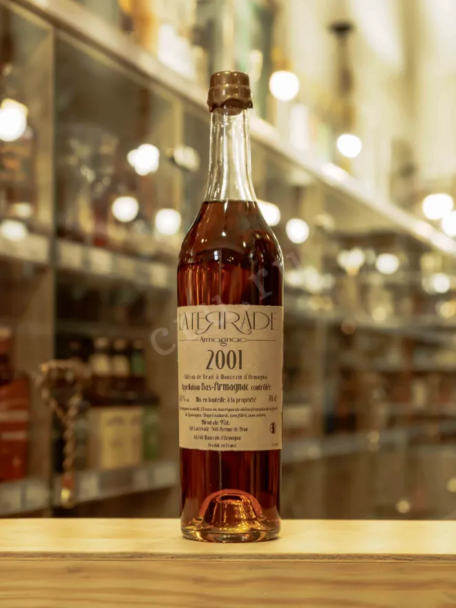 В магазине Крю Профи Laterrade Chateau de Briat Bas-Armagnac in wooden box 2001 0.7 л