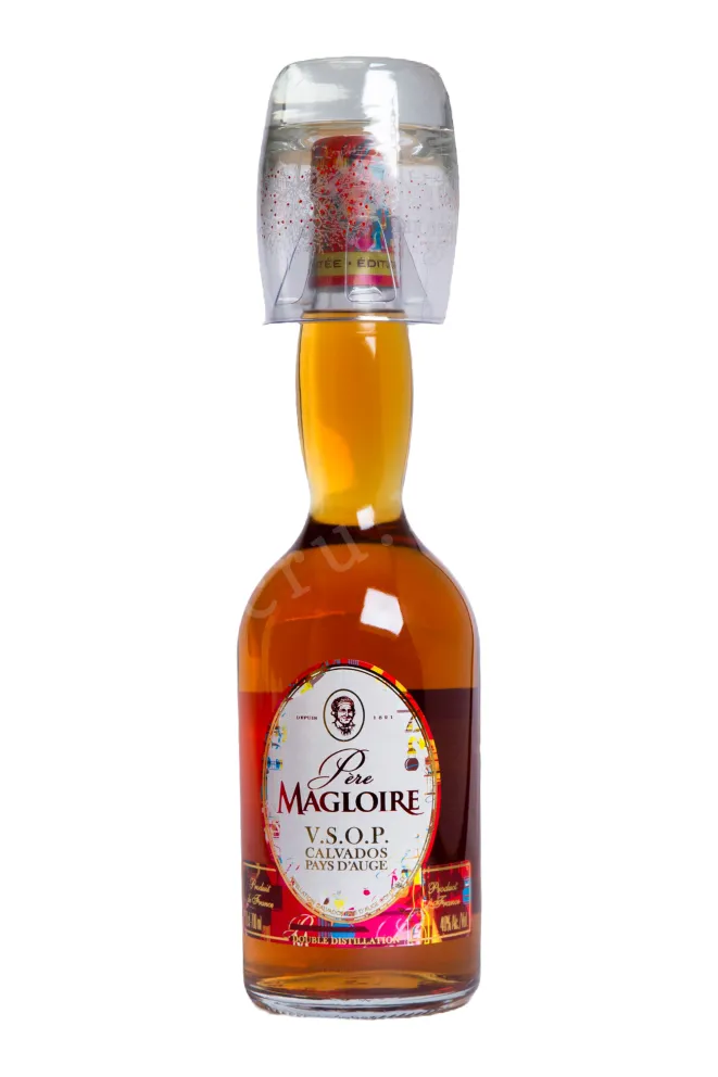 Бутылка Pere Magloire Calvados VSOP gift box with glass 0.7 л