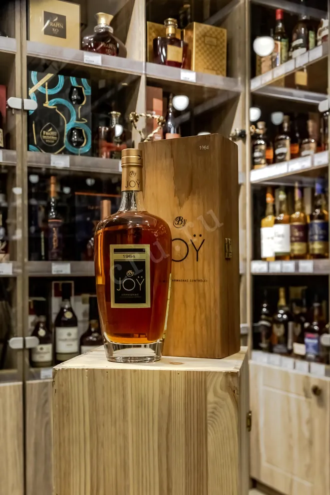 В магазине Крю Профи By Joy Millisime 1964 0.7 л