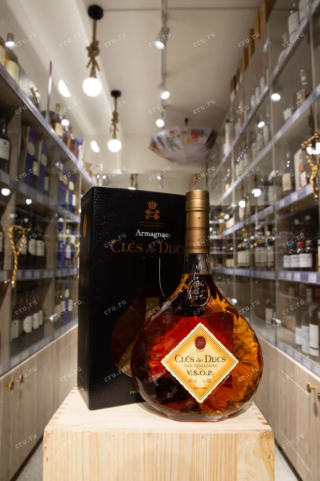 В магазине Крю Профи Cles des Ducs VSOP 0.7 л