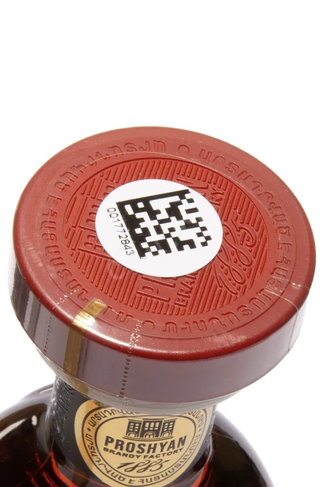 Пробка Armenian Symbol Cherr 5 Years old 2017 0.5 л