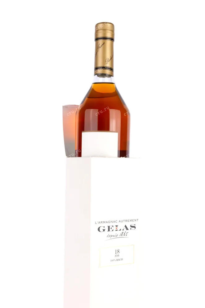 В подарочной коробке Gelas Bas Armagnac Monocepage Baco 18 years gift box 2001 0.7 л