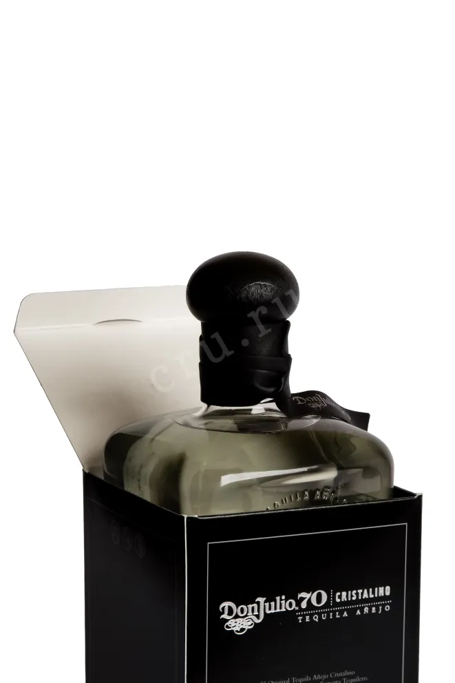 В подарочной коробке Don Julio 70 Cristalino Anejo gift box 0.75 л