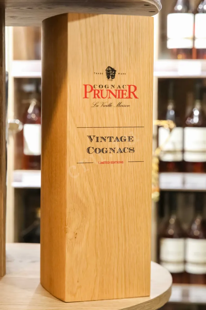 Коньяк Prunier Fins Bois Vintage 1974 0.7 л