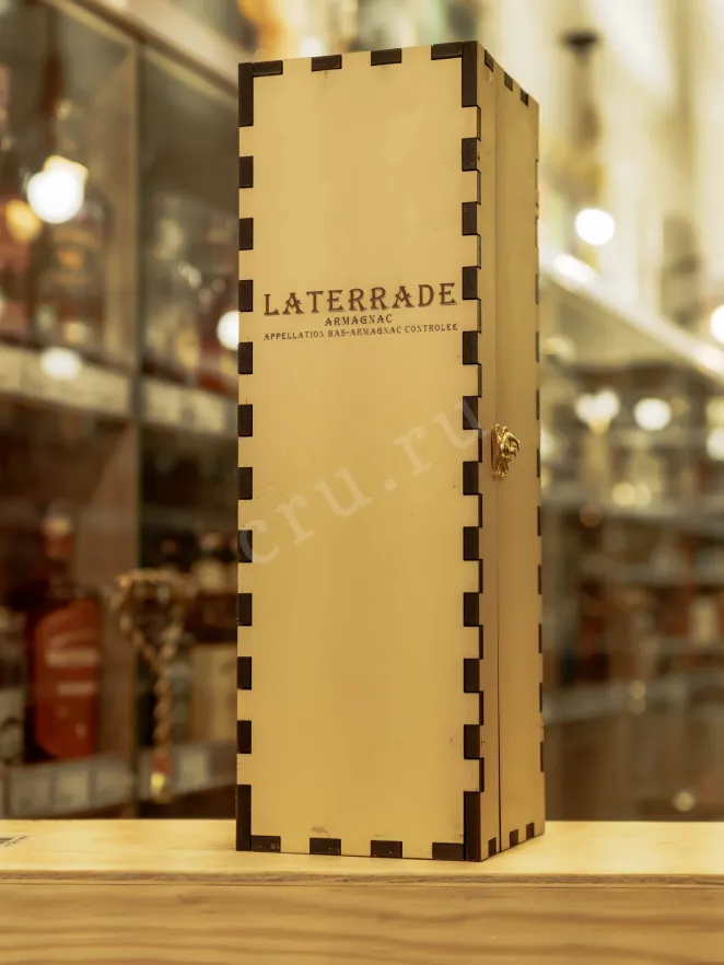 В магазине Крю Профи Laterrade 50 ans in wooden box 1974 0.7 л