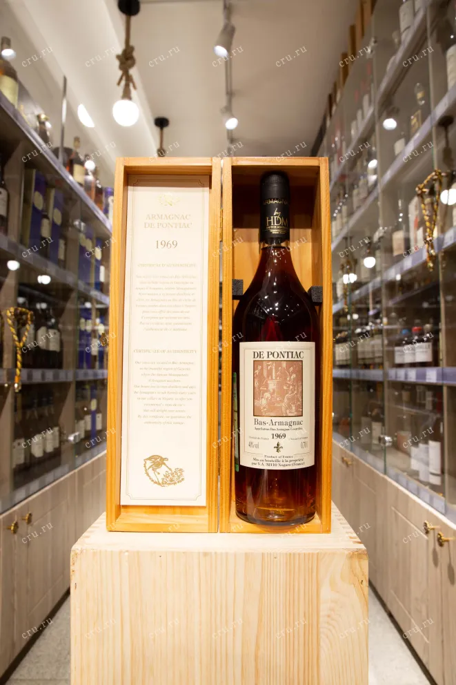 В магазине Крю Профи Bas-Armagnac De Pontiac wooden box 1969 0.7 л