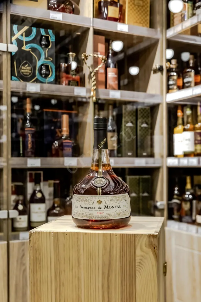 В магазине Крю Профи De  Montal 1962 0.7 л