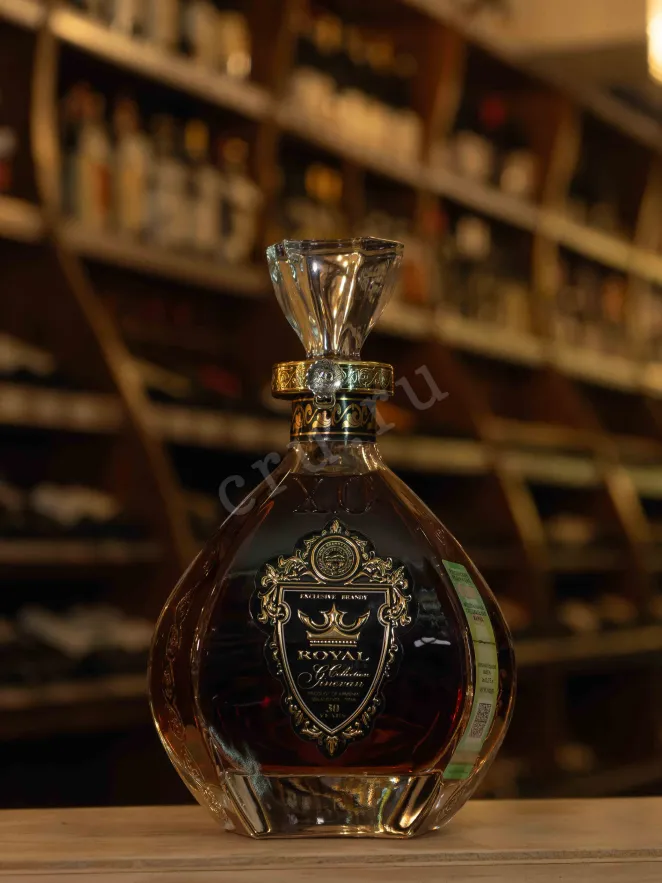 В магазине Крю Профи Ginevan Royal Collection Gold 30 Years Old in gift box 0.75 л