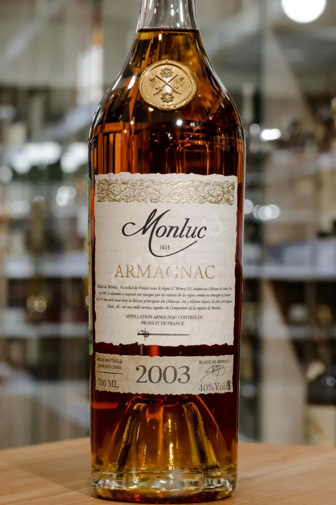 В магазине Крю Профи Monluc 2003 0.7 л