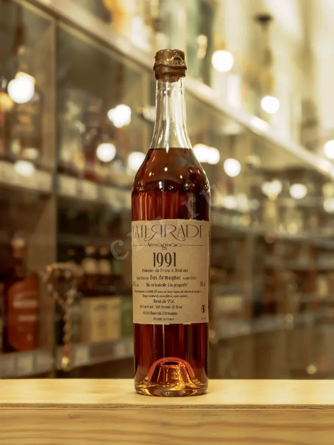 В магазине Крю Профи Laterrade Domaine du Priou Bas Armagnac in wooden box 1991 0.7 л