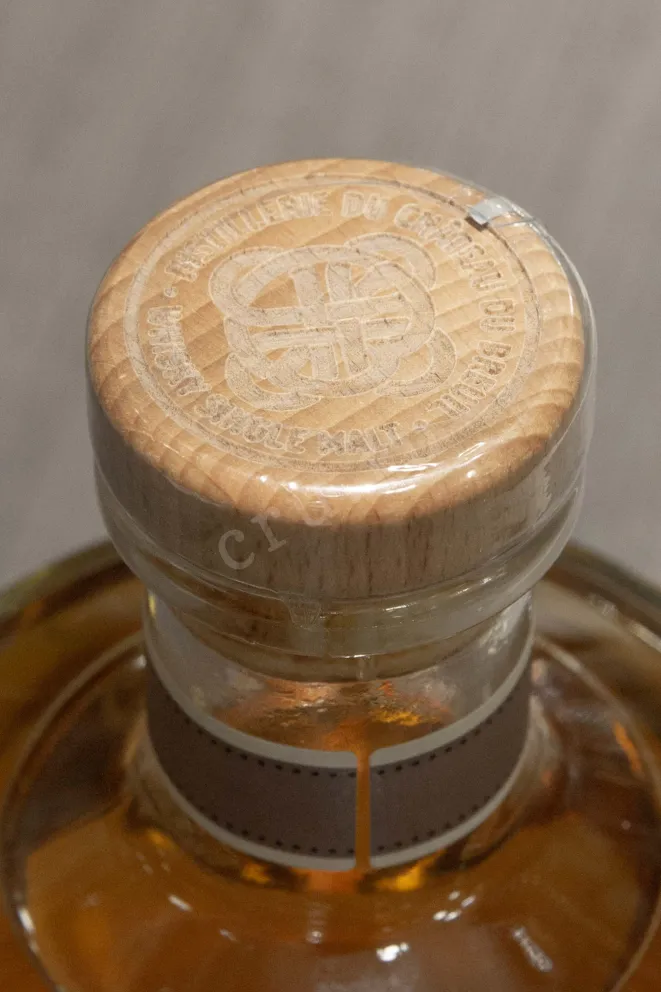 Пробка Le Breuil Single Malt Finiton Tourbee gift box 0.7 л