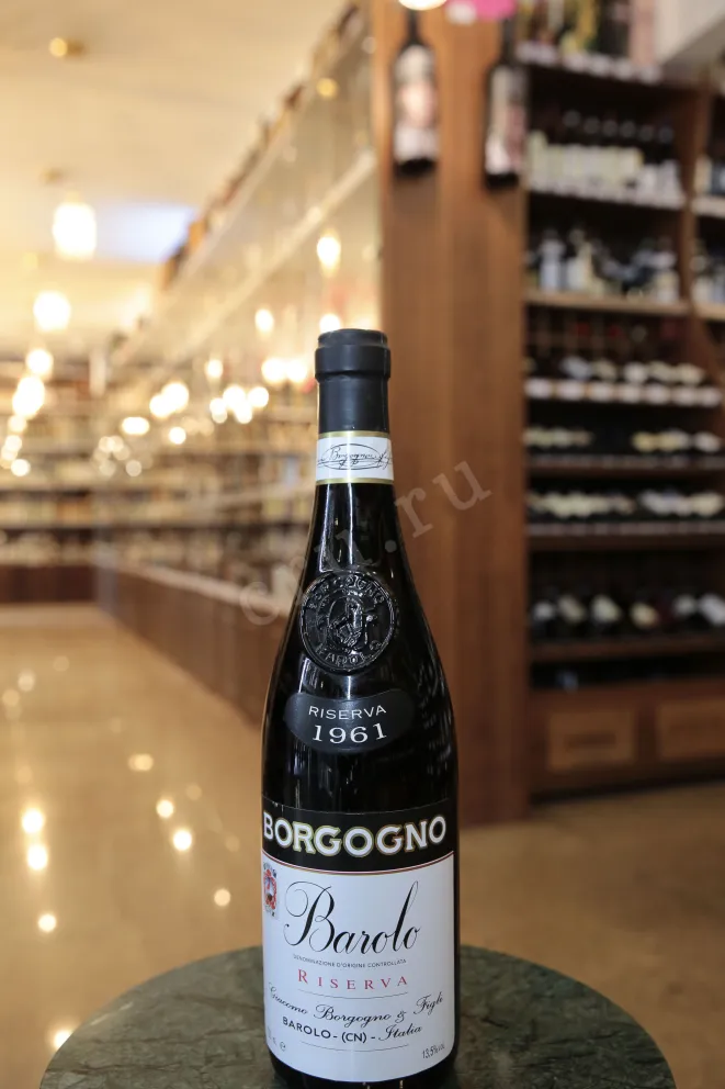 В магазине Крю Профи Borgogno Barolo Riserva with gift box 1961 0.72 л