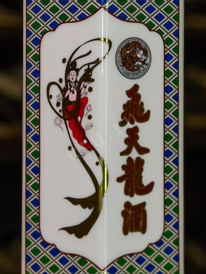 В магазине Крю Профи Feitian Loong Jiu in gift box 0.5 л