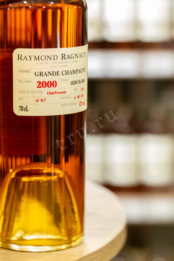 В магазине Крю Профи Raymond Ragnaud Millesime Grande Champagne in gift box 2000 0.7 л