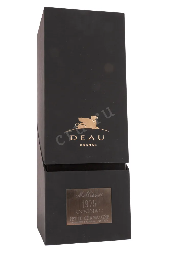 Подарочная коробка Deau Petite Champagne in gift box 1975 0.7 л
