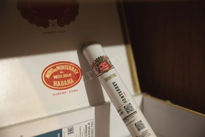 В магазине Крю Профи Hoyo de Monterrey Coronations