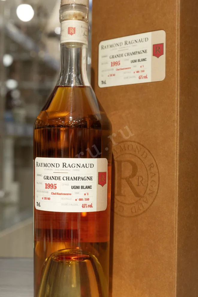 В магазине Крю Профи Raymond Ragnaud Millesime Grande Champagne in gift box 1995 0.7 л