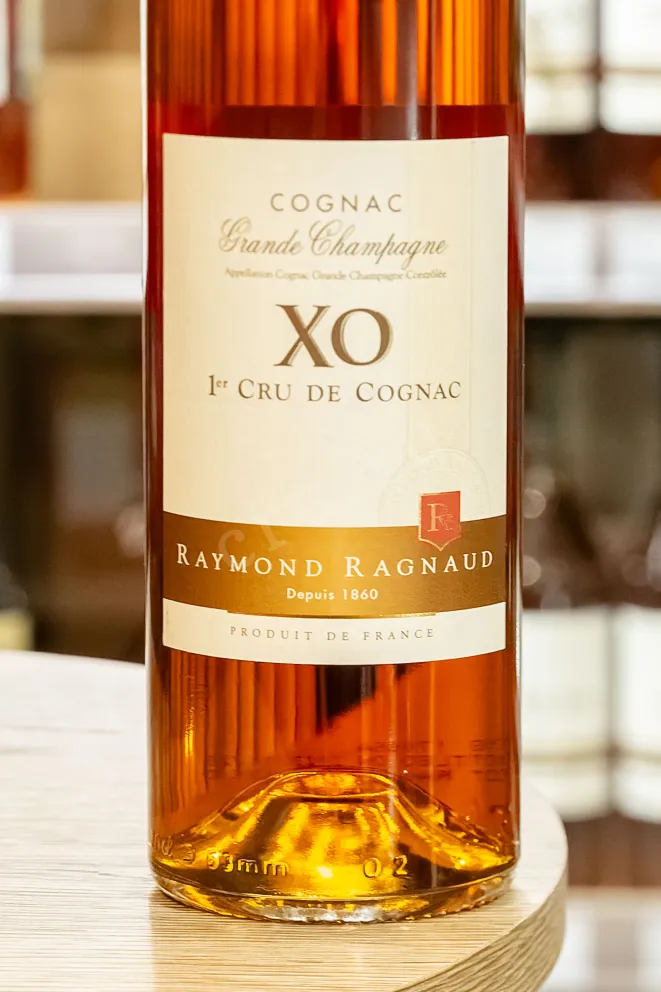 В магазине Крю Профи Raymond Ragnaud XO Grand Champagne 1er Cru De Cognac in gift box 0.7 л