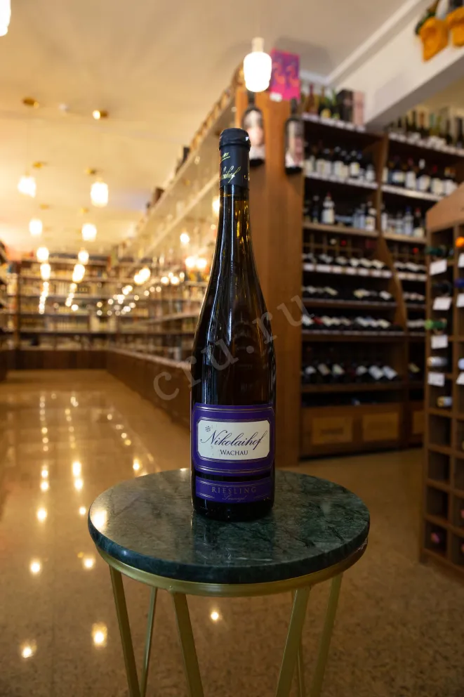 В магазине Крю Профи Nikolaihof Wachau Vom Stein Riesling Smaragd 2017 0.75 л