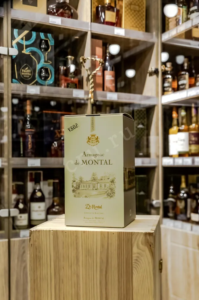 В магазине Крю Профи De  Montal VSOP 0.7 л